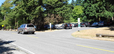 Photo of parking lot on western side of Northacres Park
